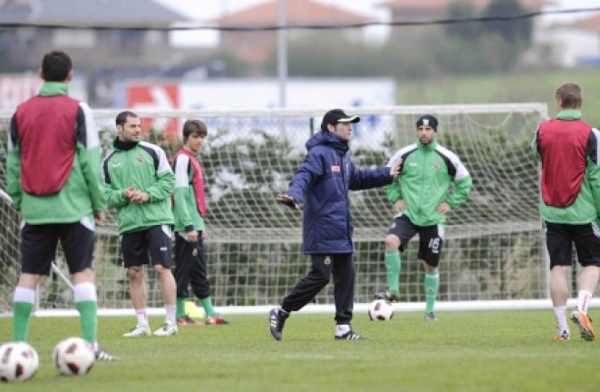 Marcelino arenga a la plantilla