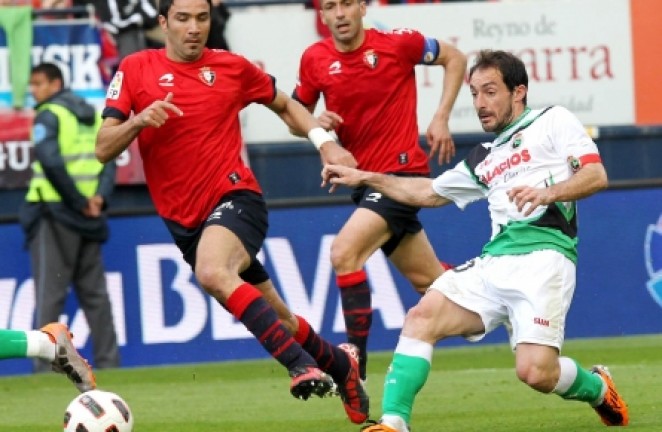 Munitis presiona a un rival