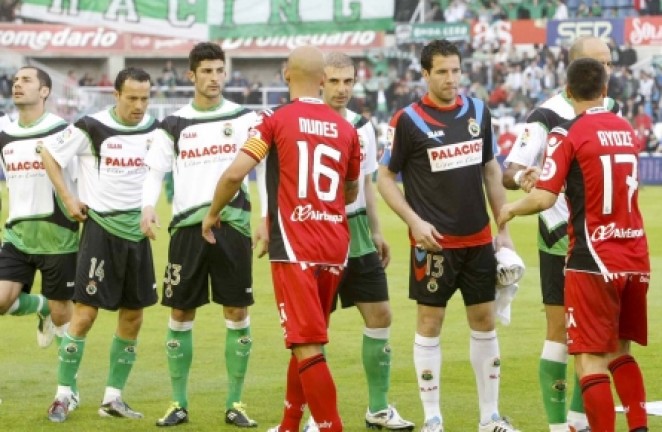 Saludo entre los dos equipos