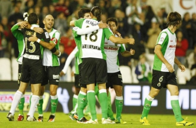 Al final, abrazos y ovación Al final, abrazos y ovación