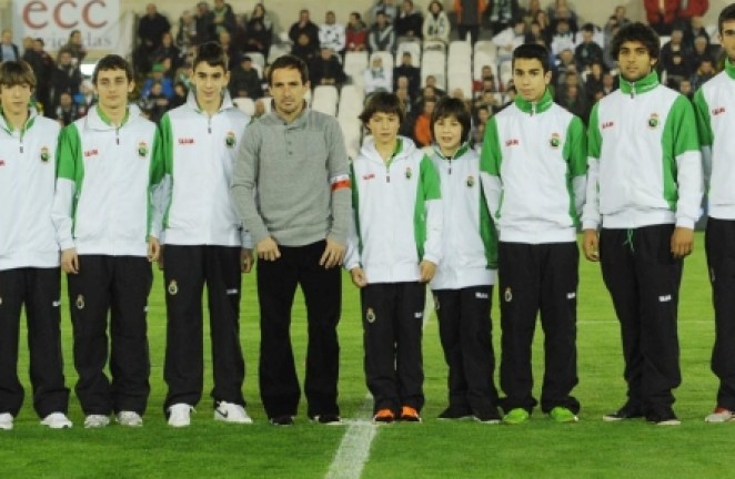 Los capitanes de la base con Munitis