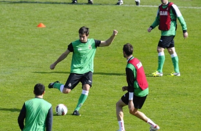 Adri&aacute;n, con el bal&oacute;n