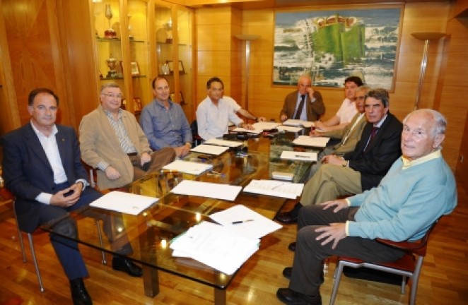 El Comit&eacute; Asesor en la sala de juntas