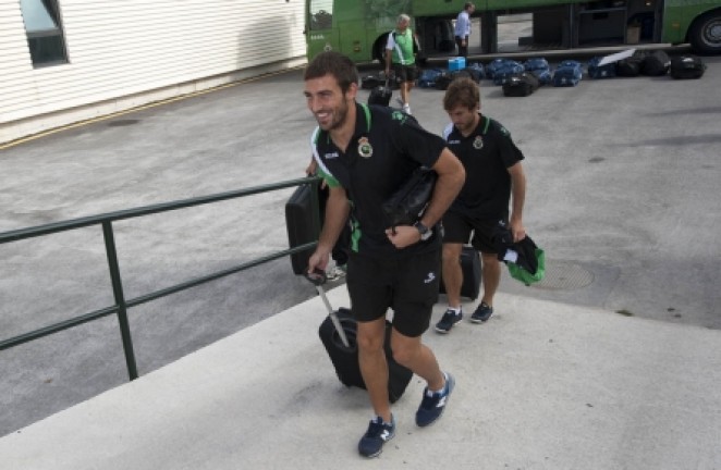 Mario y SaIzar tras bajar del autob&uacute;s