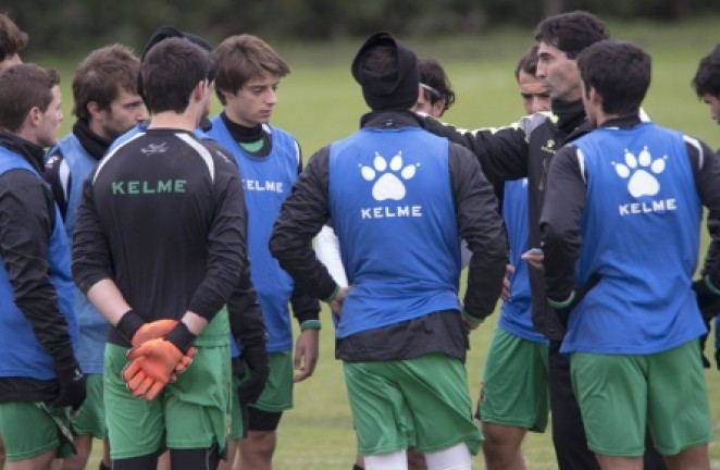 Gay se dirige a la plantilla Gay se dirige a la plantilla
