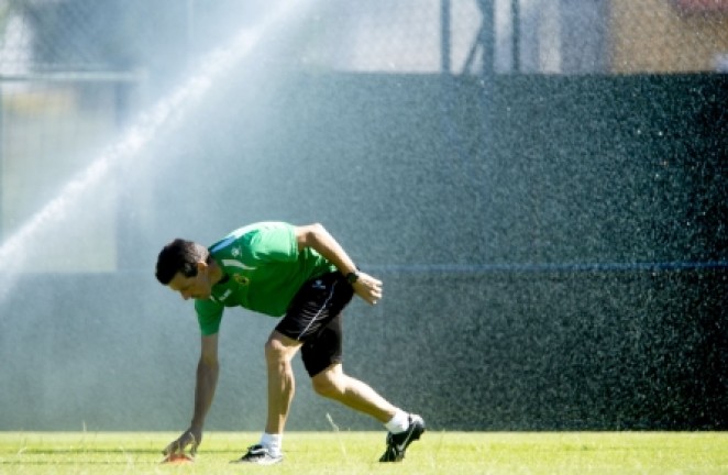 Unzu&eacute; mima la cancha