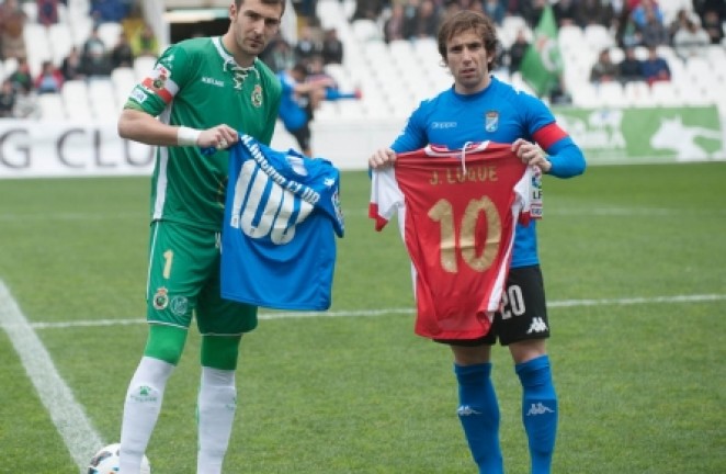 Mario Fern&aacute;ndez y camisa Centenario