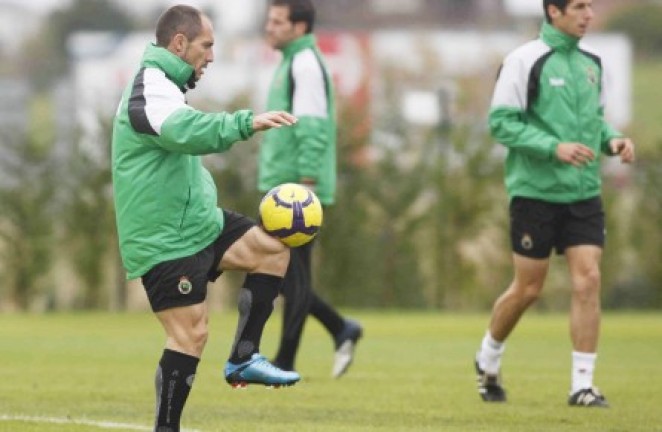 Munitis, con el balón controlado Munitis, con el balón controlado