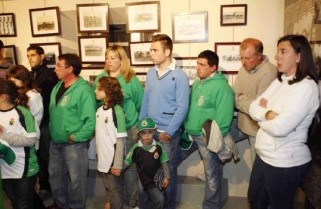 Peñistas en la muestra