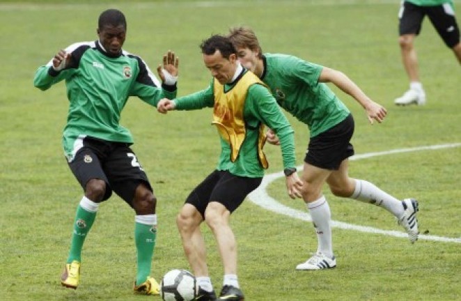 Pinillos, ante Diop en el partidillo Pinillos, ante Diop en el partidillo