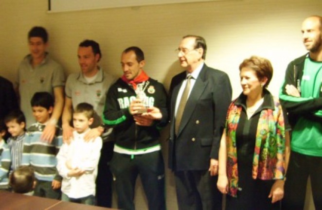 Foto de familia en el NH Iru&ntilde;a Park