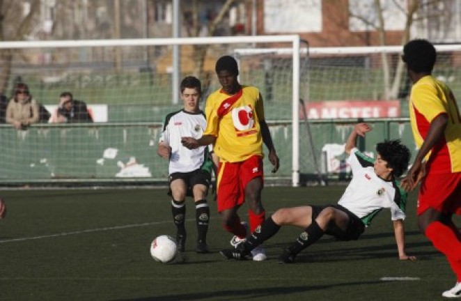 Pugna en el centro de la cancha