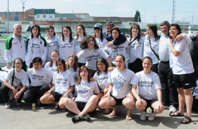Con la camiseta de campeonas