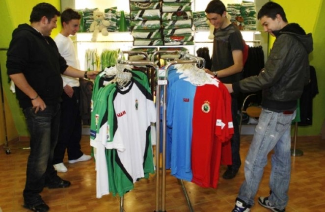 Aficionados en la Tienda del Racing