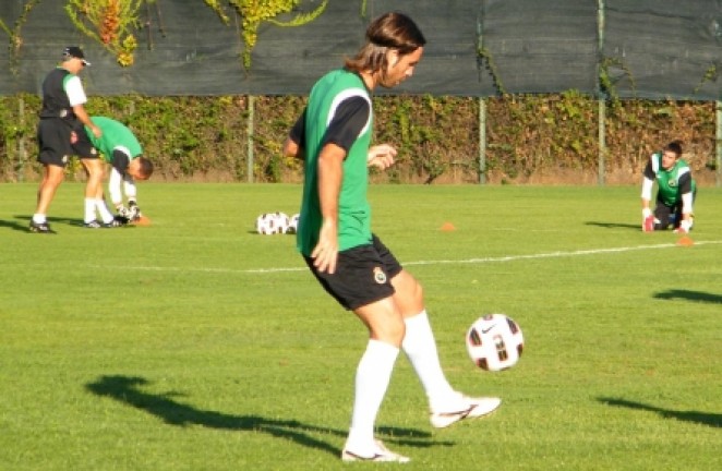 Cisma maneja el bal&oacute;n