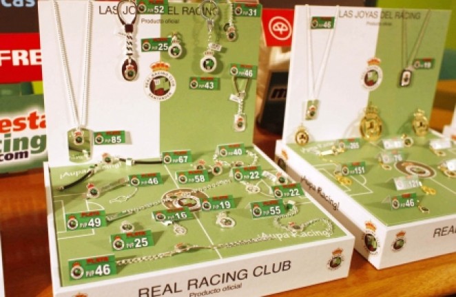 Las joyas sobre la mesa