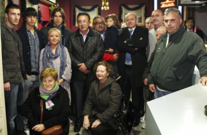 Grupo de asistentes al acto