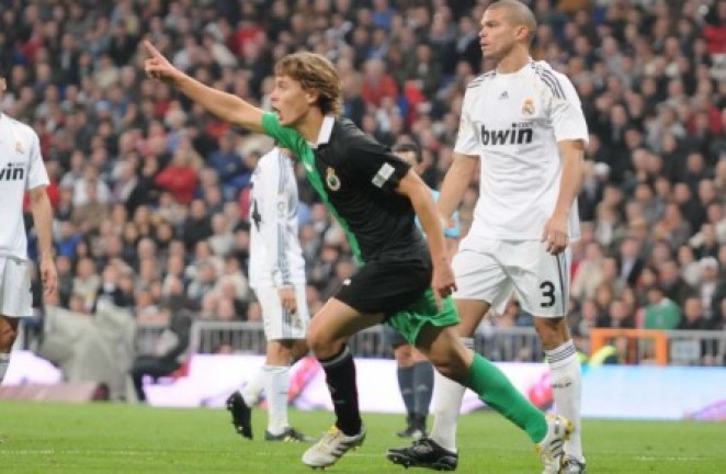 Canales celebra el gol anulado Canales celebra el gol anulado