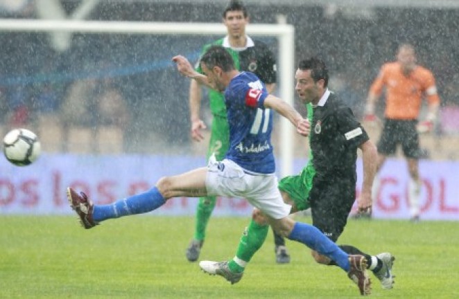 Momo intenta irse de Arana bajo la lluvia