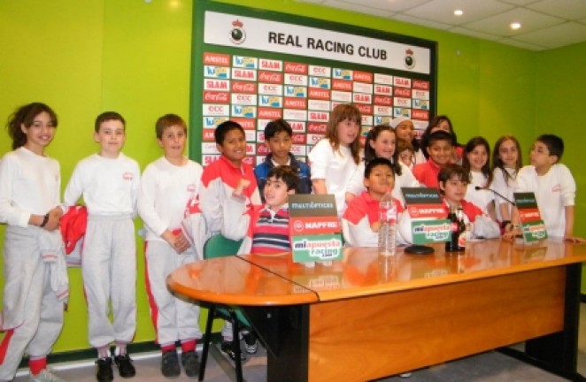 Posando en la sala de prensa