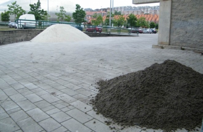 Arena sacada de la cancha y de Arija