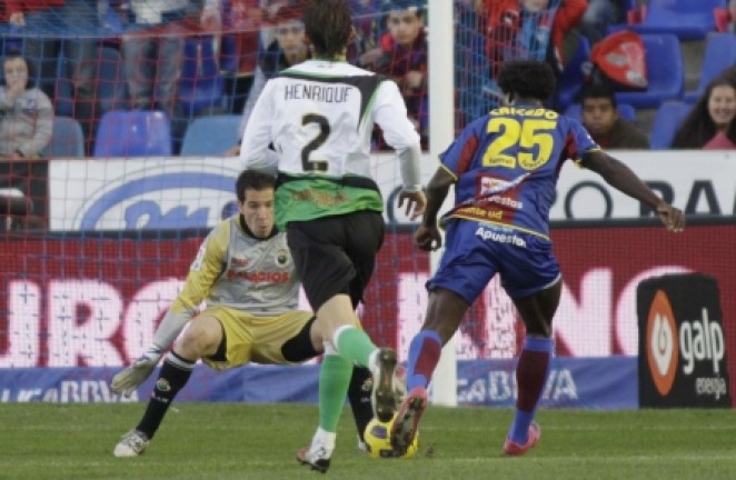 Caicedo ante Toño Caicedo ante Toño