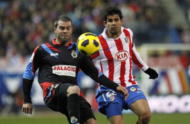 Torrejón despeja ante Costa Torrejón despeja ante Costa