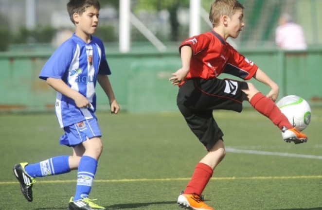 Los benjamines, sobre el c&eacute;sped