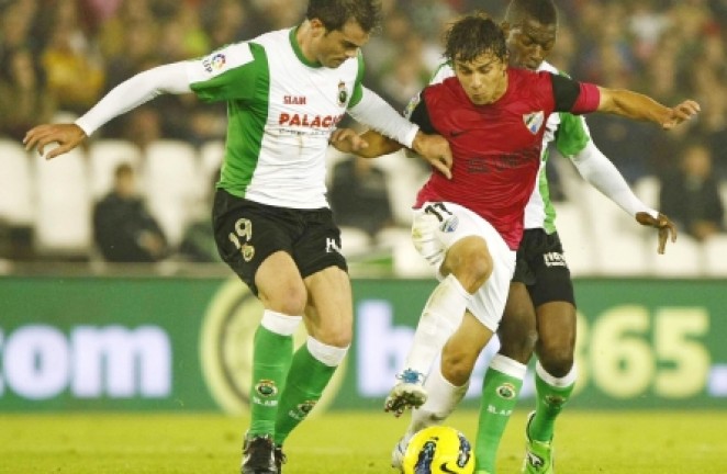 Torrejón y Diop cubren a un rival Torrejón y Diop cubren a un rival