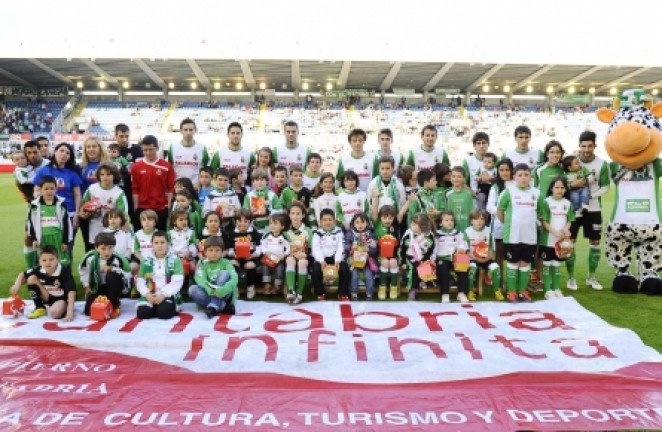 Jugadores, niños y Tula