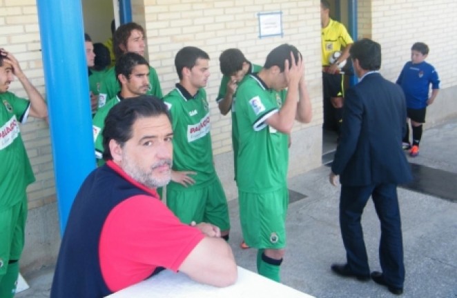 José Campos anima al equipo en la salida