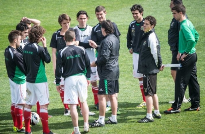 Menéndez se dirige al grupo Menéndez se dirige al grupo
