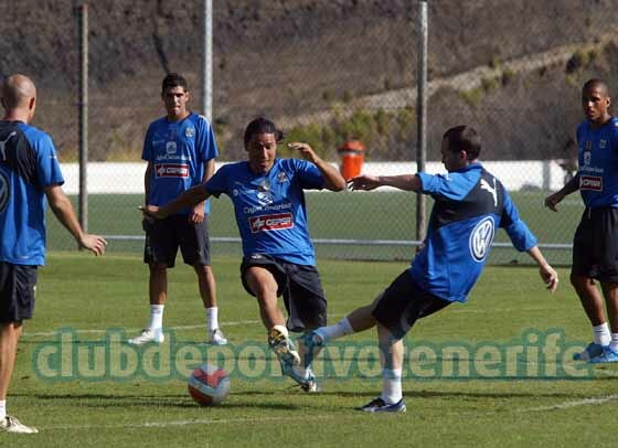 Sesión De Recuperación Para La Primera Plantilla Del CD Tenerife Tras ...